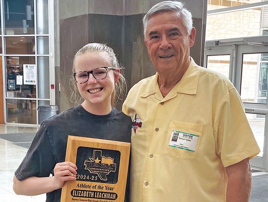 Leachman receives cross country award