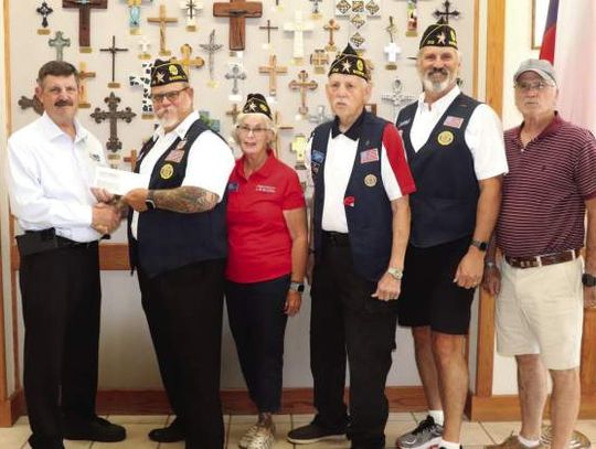 Legion members receive check