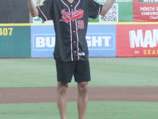 Manu Ginobili throws out first pitch at S.A. Missions' Hill Country Fundraiser