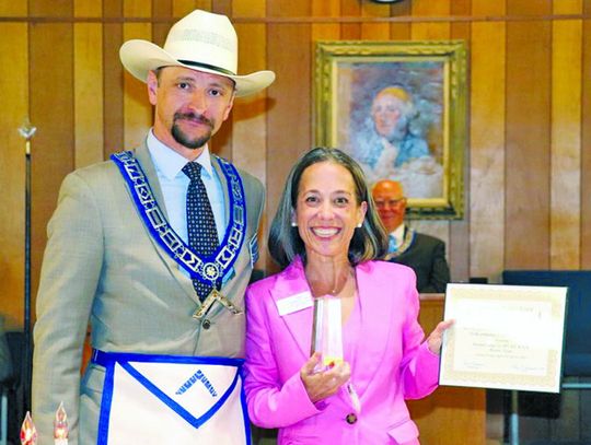 Masons honor Cohoon with ‘Community Builders’ award