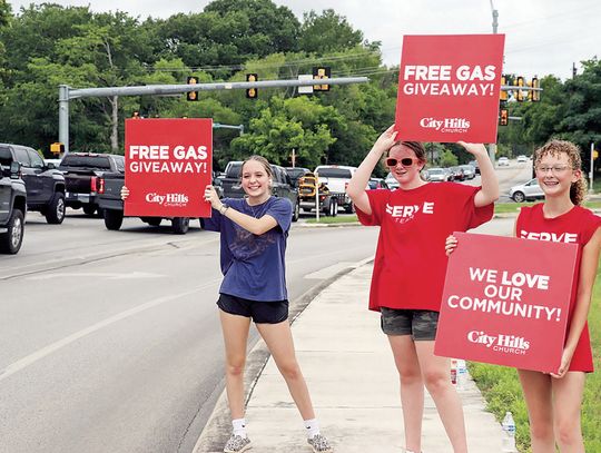 Motorists flock to church’s free gas giveaway
