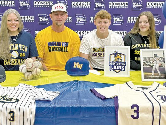 Otis Skubal signs with Dallas Mountain View Otis Skubal signs with Dallas Mountain View