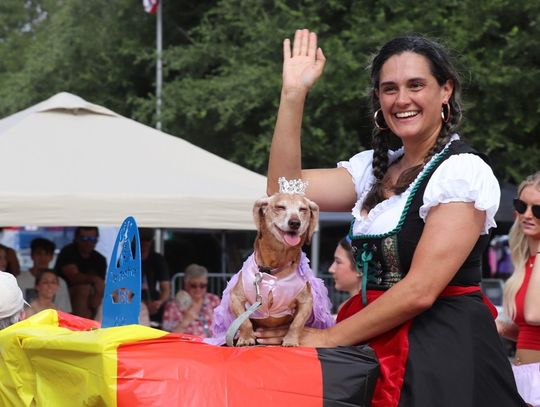 Second Annual Das Festival of Kendall Parade packs them in on the Hill Country Mile