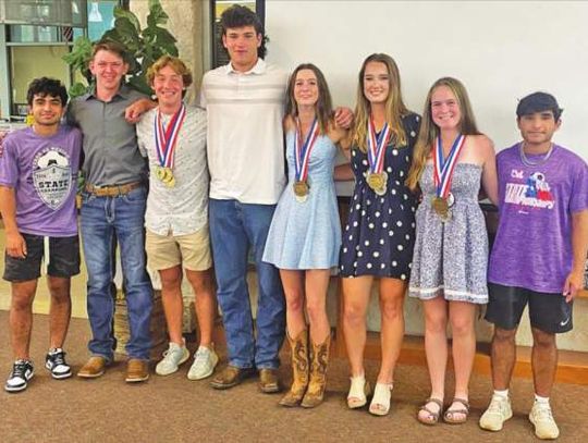 Tennis players earn postseason awards