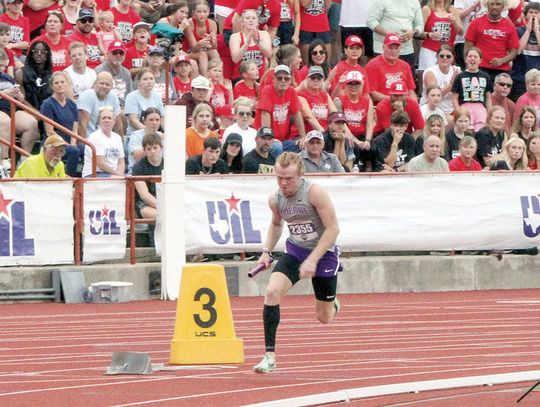 Two Boerne boys relay teams race at state