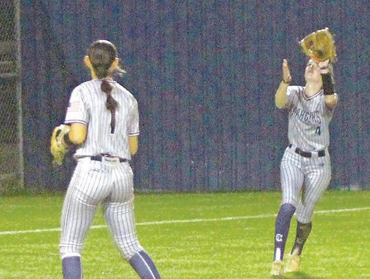 Veterans Memorial uses fast start to defeat Lady Chargers