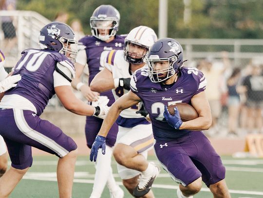 Warriors come up with late turnover to turn Greyhounds away, 35-28