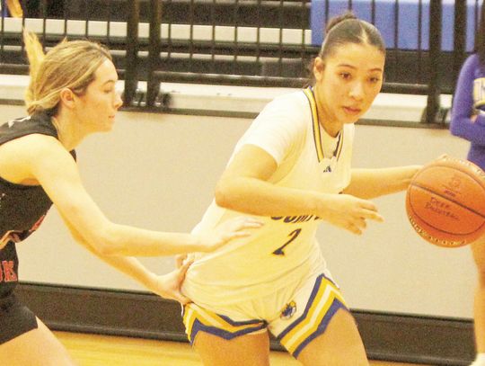 Warriors defeat Comfort Deer in hoops