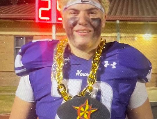 Waters lives offensive lineman’s dream by scoring on a trick play