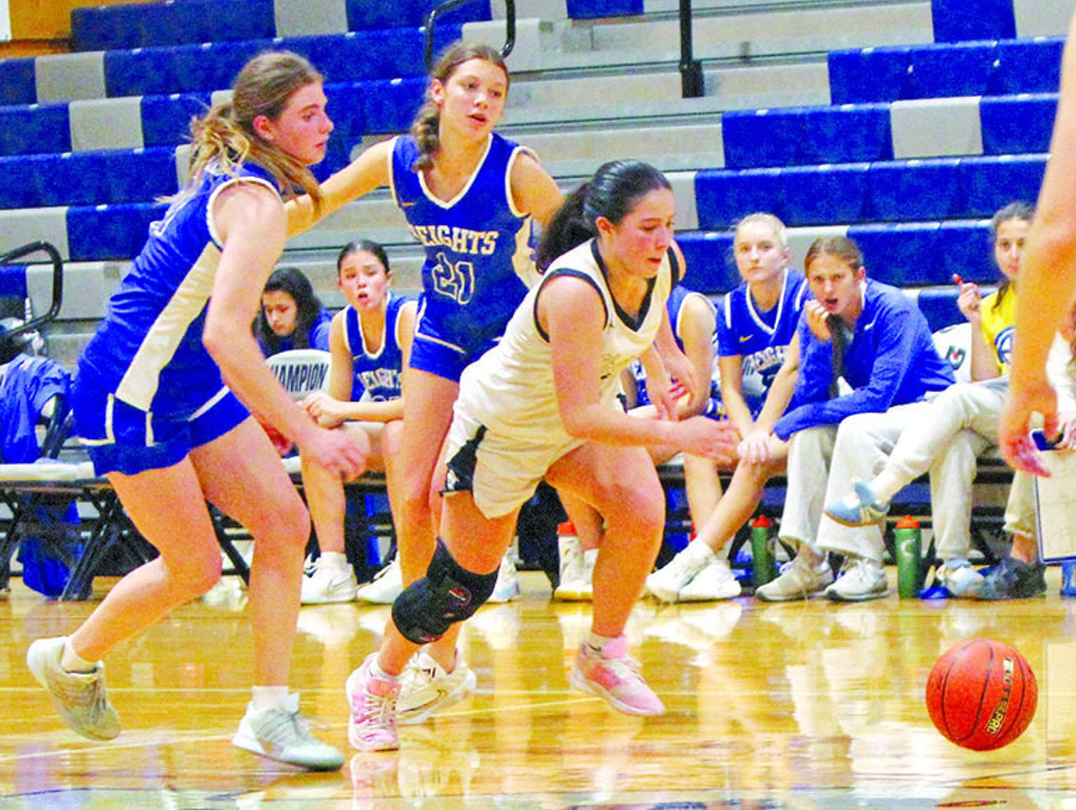 Lady Chargers give Sanders career win No. 299