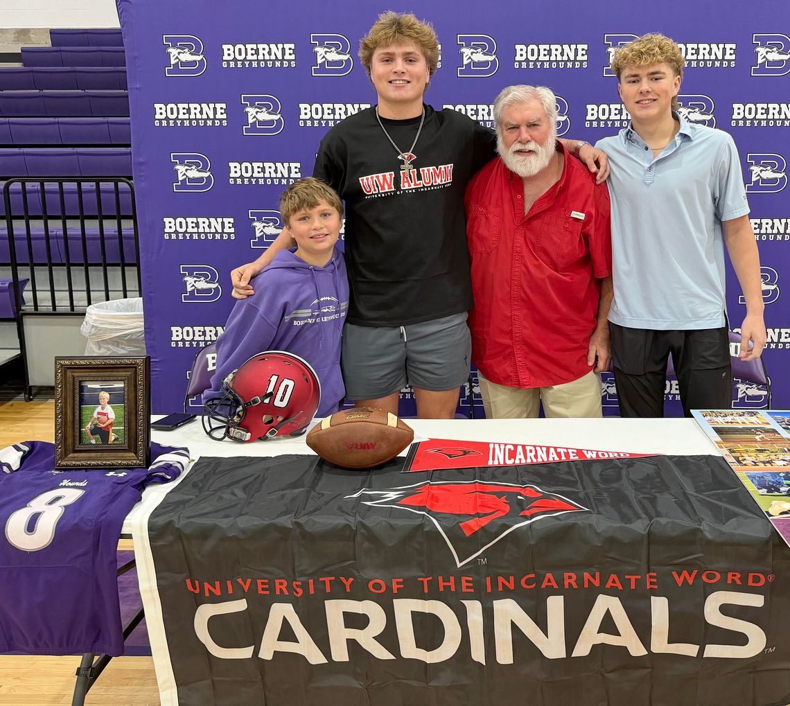 Bays signs with the University of the Incarnate Word