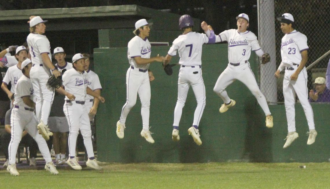Boerne High baseball team beats Unicorns to clinch playoff spot