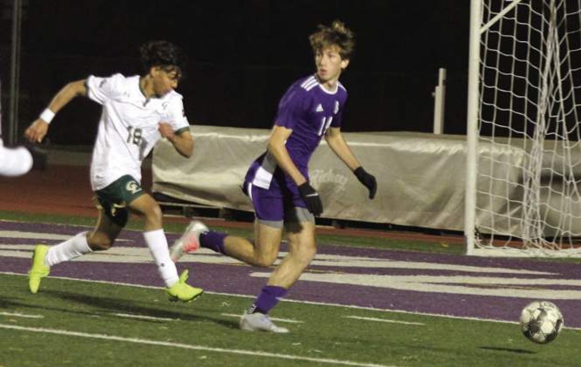 Boerne tallies 9 goals in victory over Hawks