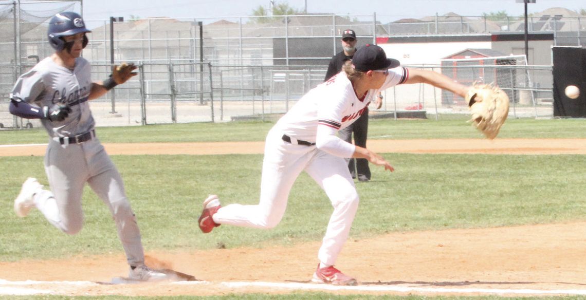 Champion baseball sweeps Thunderbirds