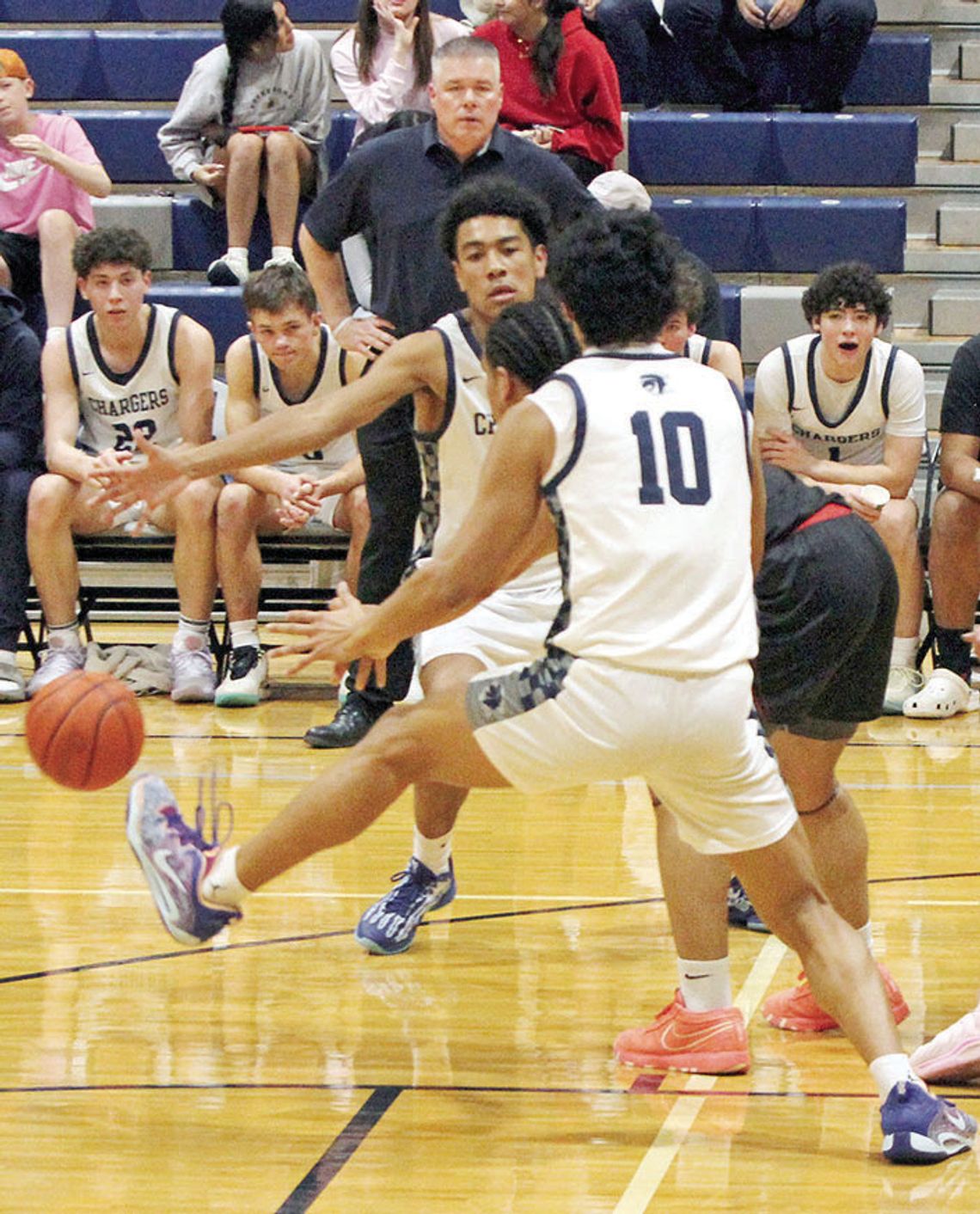 Champion basketball teams fall to Wagner