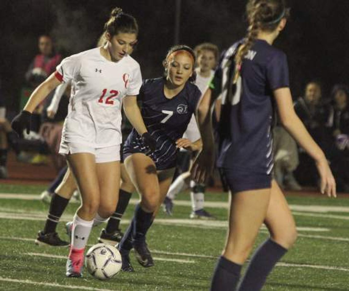 Charger girls split last two soccer matches