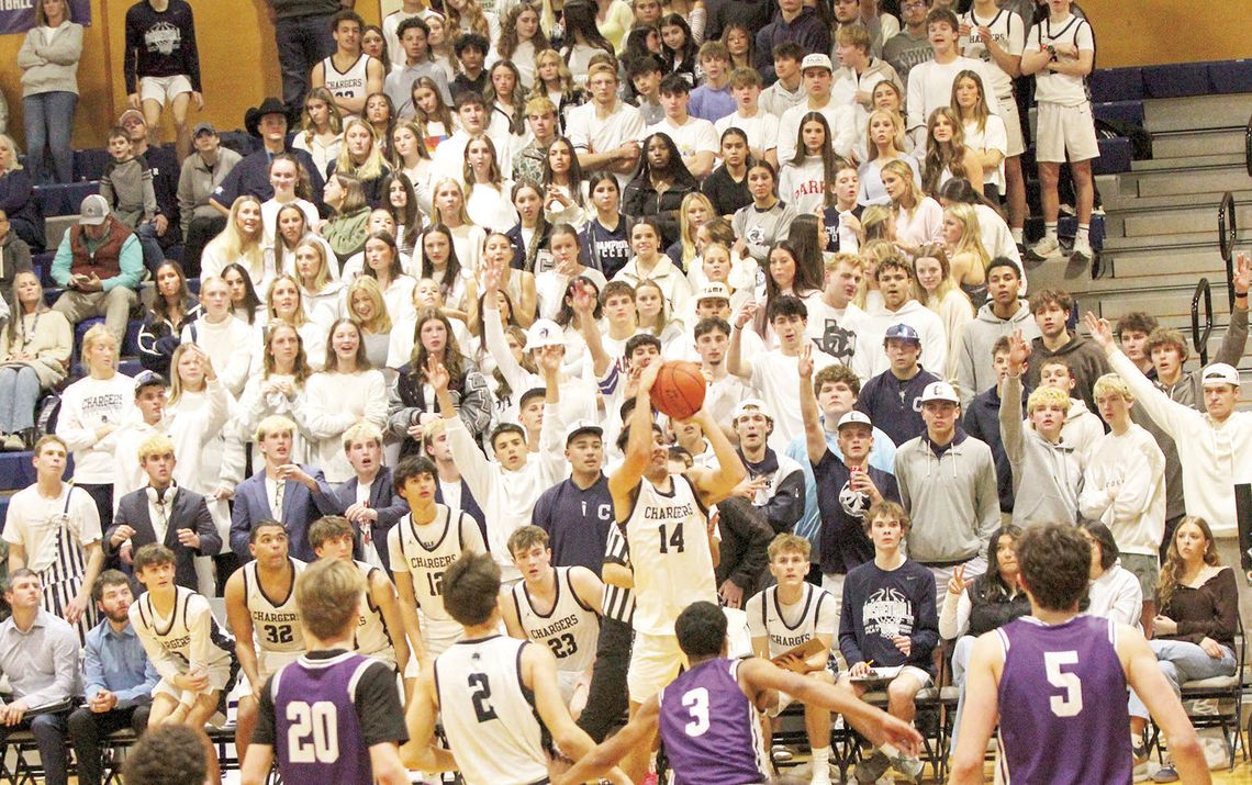 Chargers heat up from outside to take down Hounds