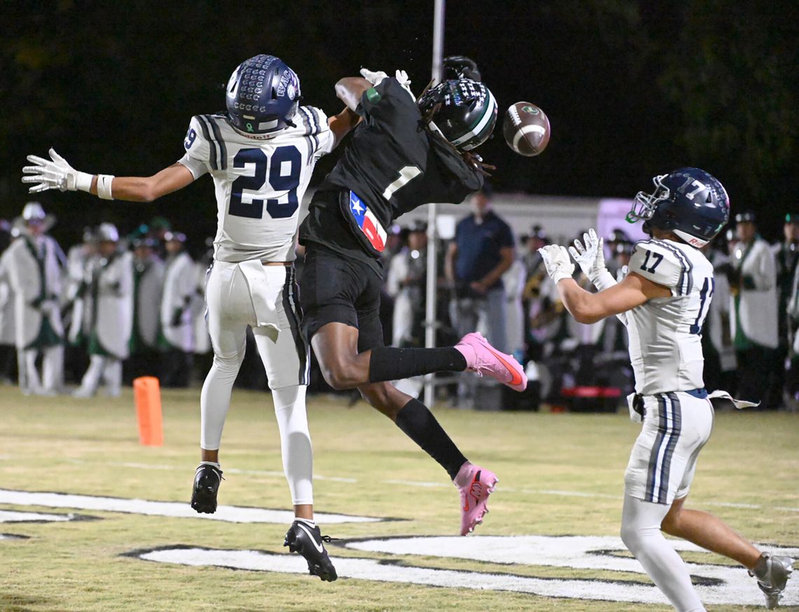 Chargers roll in first round, Bobcats are beaten