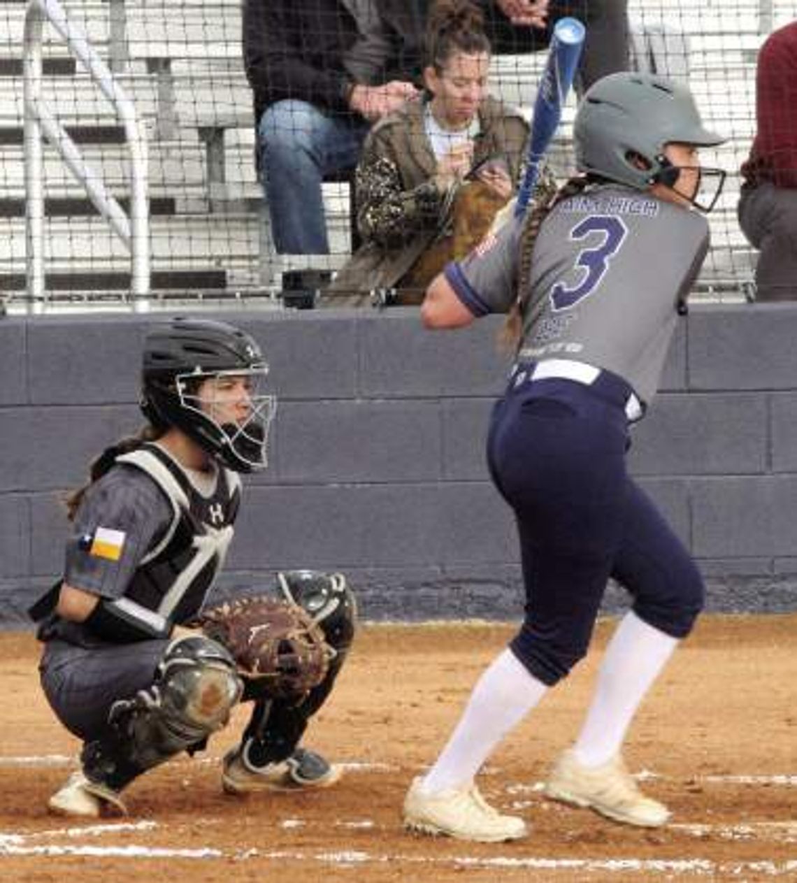 Chargers split last two softball games