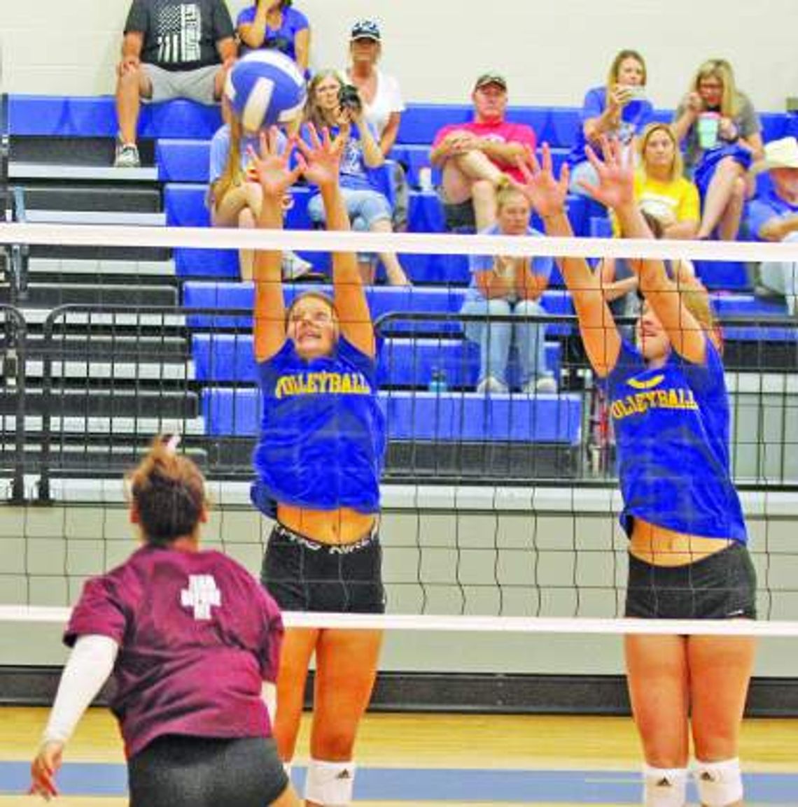 Comfort Deer take on Poteet in volleyball scrimmage