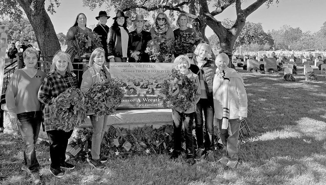 DAR aids in Wreaths Across America effort