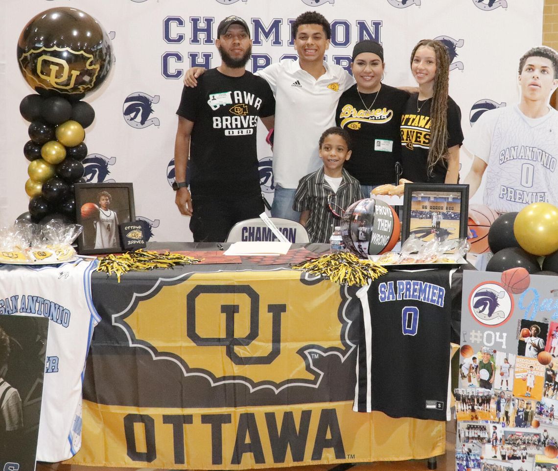 DAVIS SIGNS WITH OTTAWA UNIVERSITY DAVIS SIGNS WITH OTTAWA UNIVERSITY