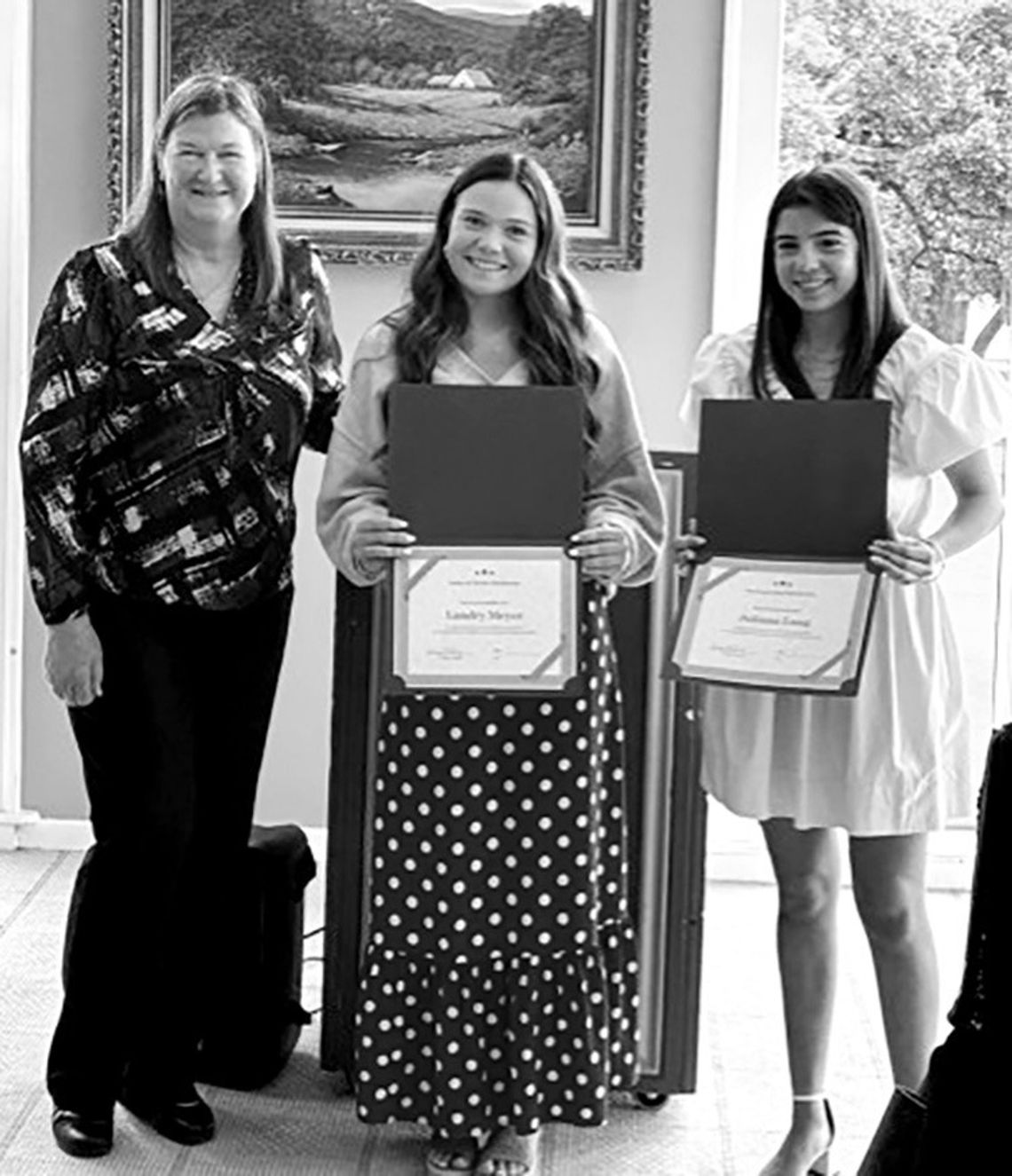 DRT chapter awards scholarships