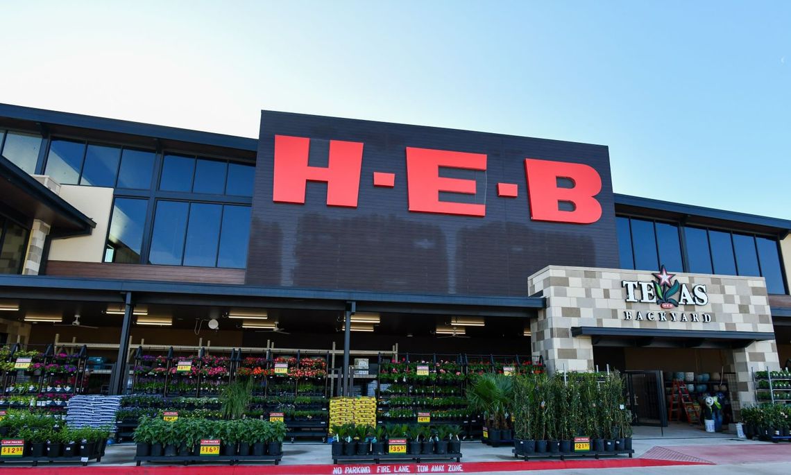 Fair Oaks H-E-B $2 million expansion to include restaurant, dining area Fair Oaks H-E-B $2 million expansion to include restaurant, dining area