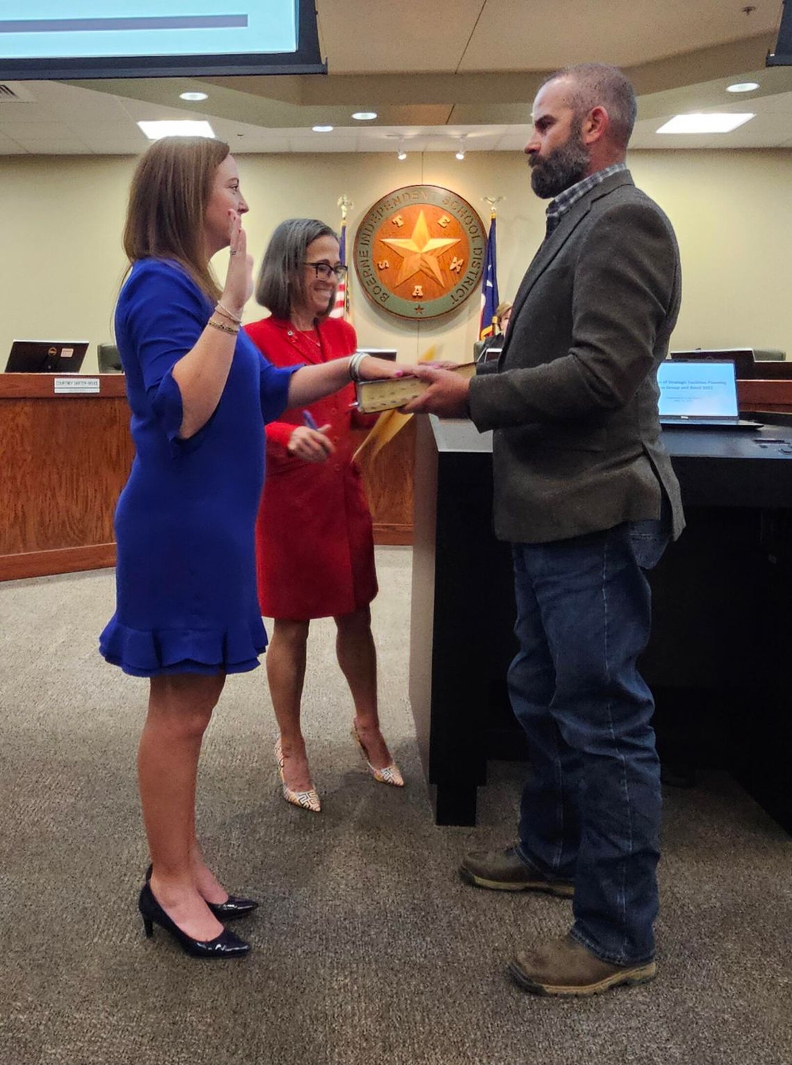 Faulkenberry, Wilson take oaths of office at Boerne ISD