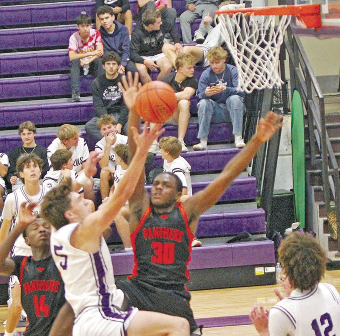 Hounds hold off Panthers for 55-52 win Hounds hold off Panthers for 55-52 win