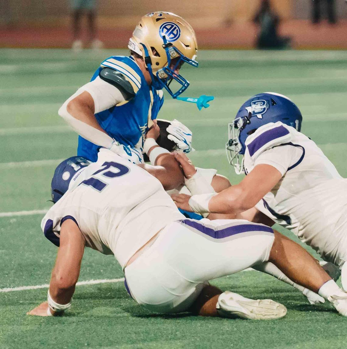 Hounds overcome slow start to defeat Mules, 38-31 Hounds overcome slow start to defeat Mules, 38-31
