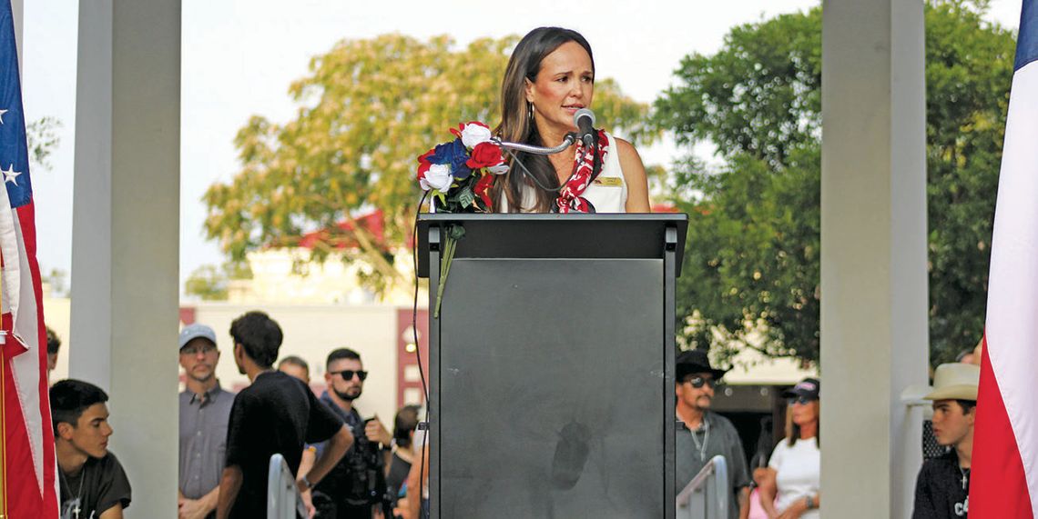 Hundreds flock to Main Plaza for Kirk vigil