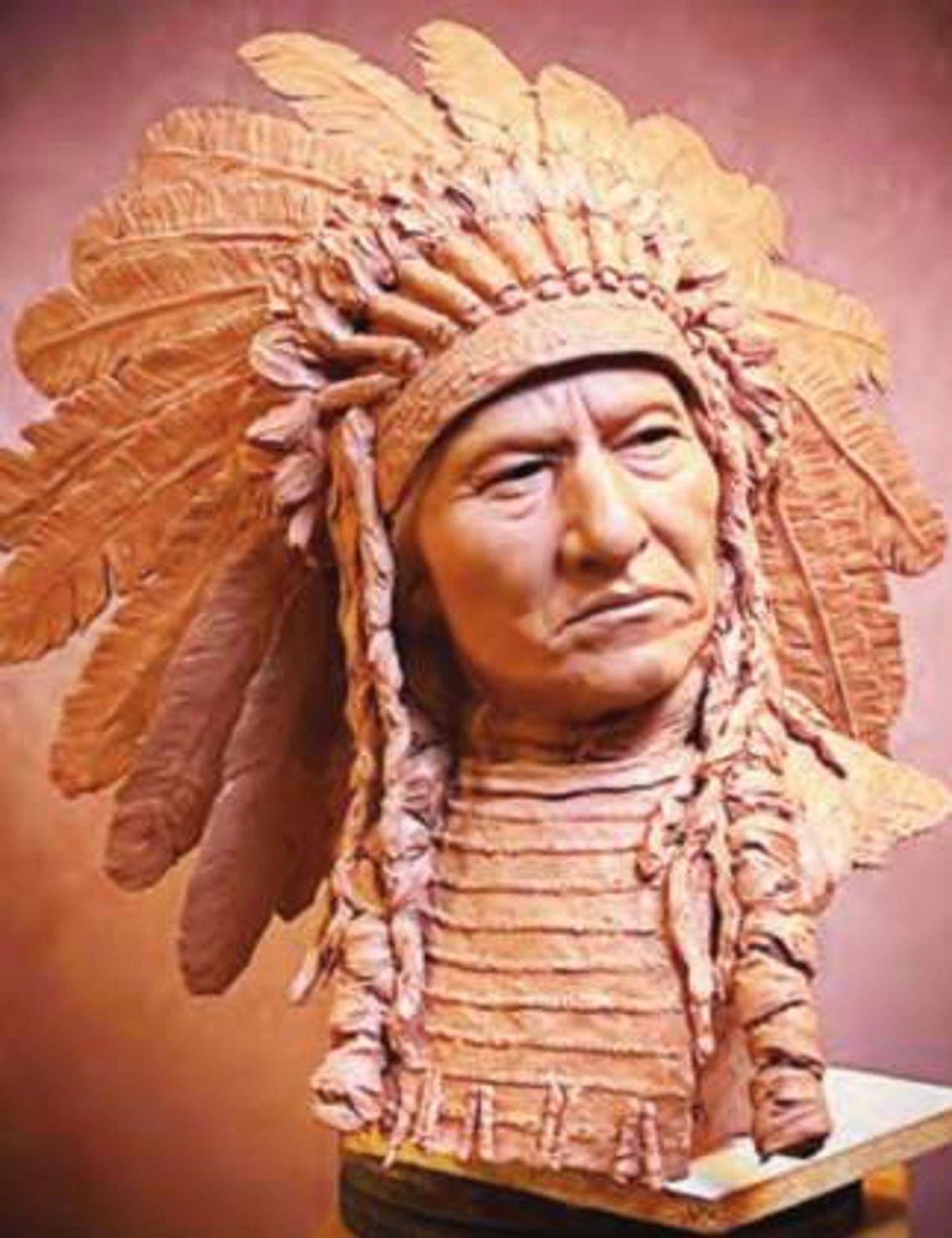 Indian Market Preshow features Navajo sculptor