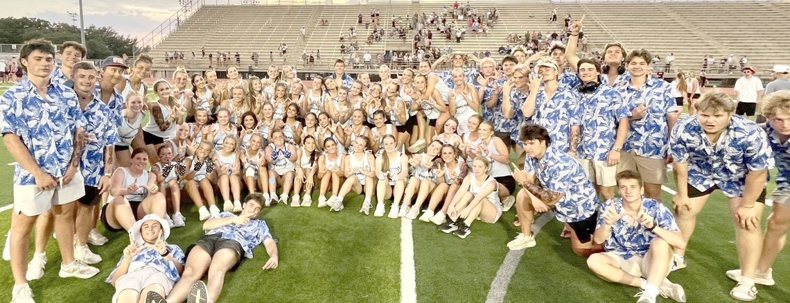 Juniors win Greyhound powder puff game over seniors