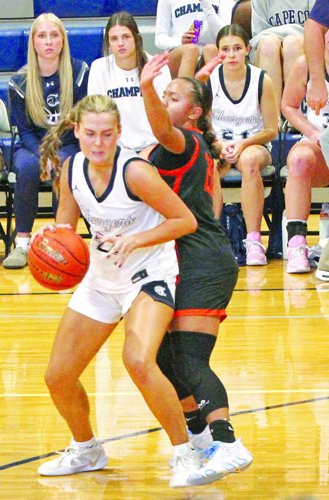 Lady Chargers split last two basketball games