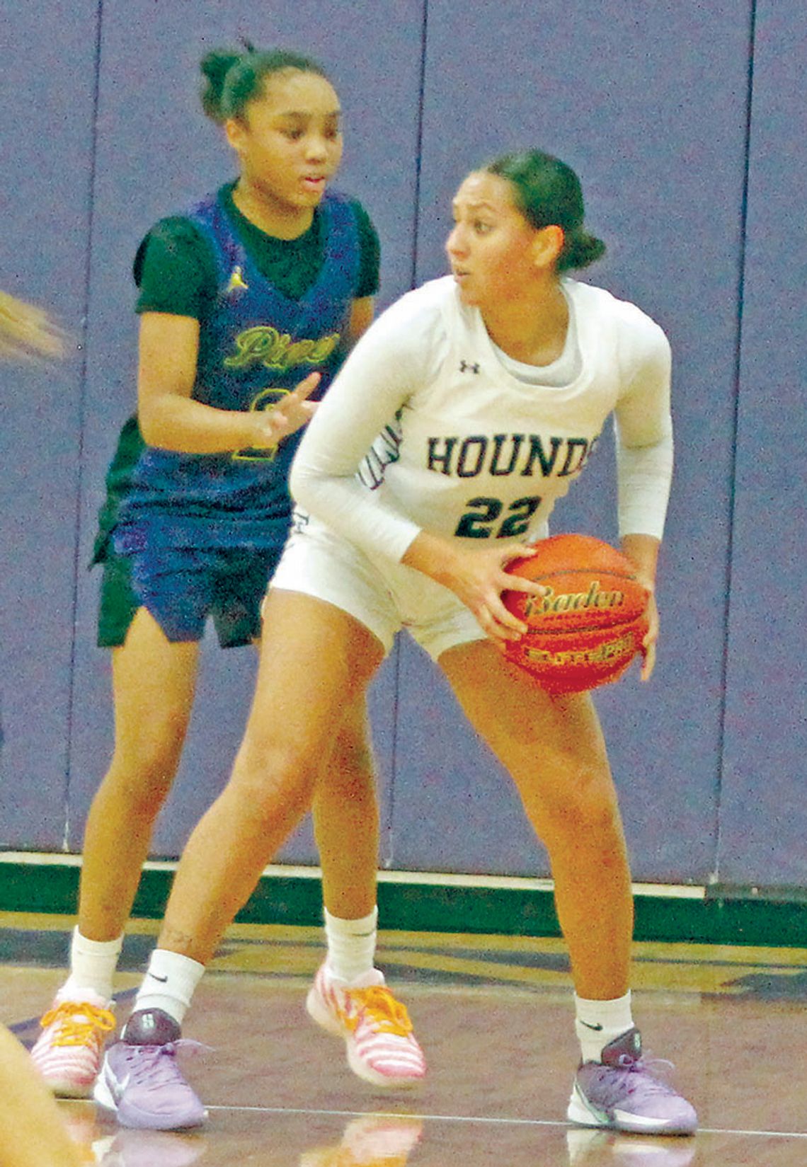 Lady Greyhounds run past Pieper