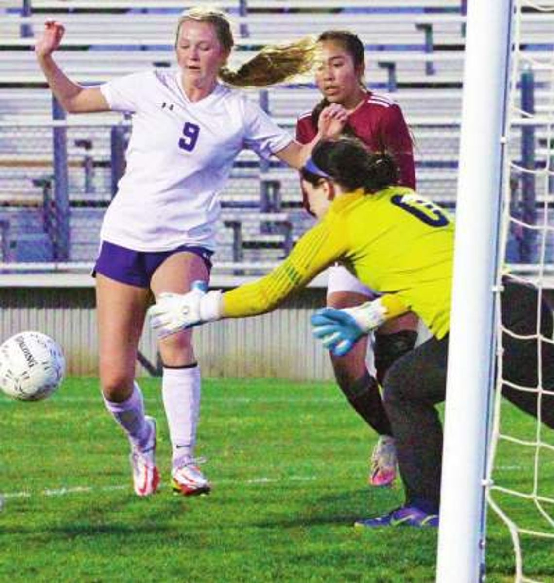 Lady Hounds roll past Uvalde, beat Canyon Lake on Thursday