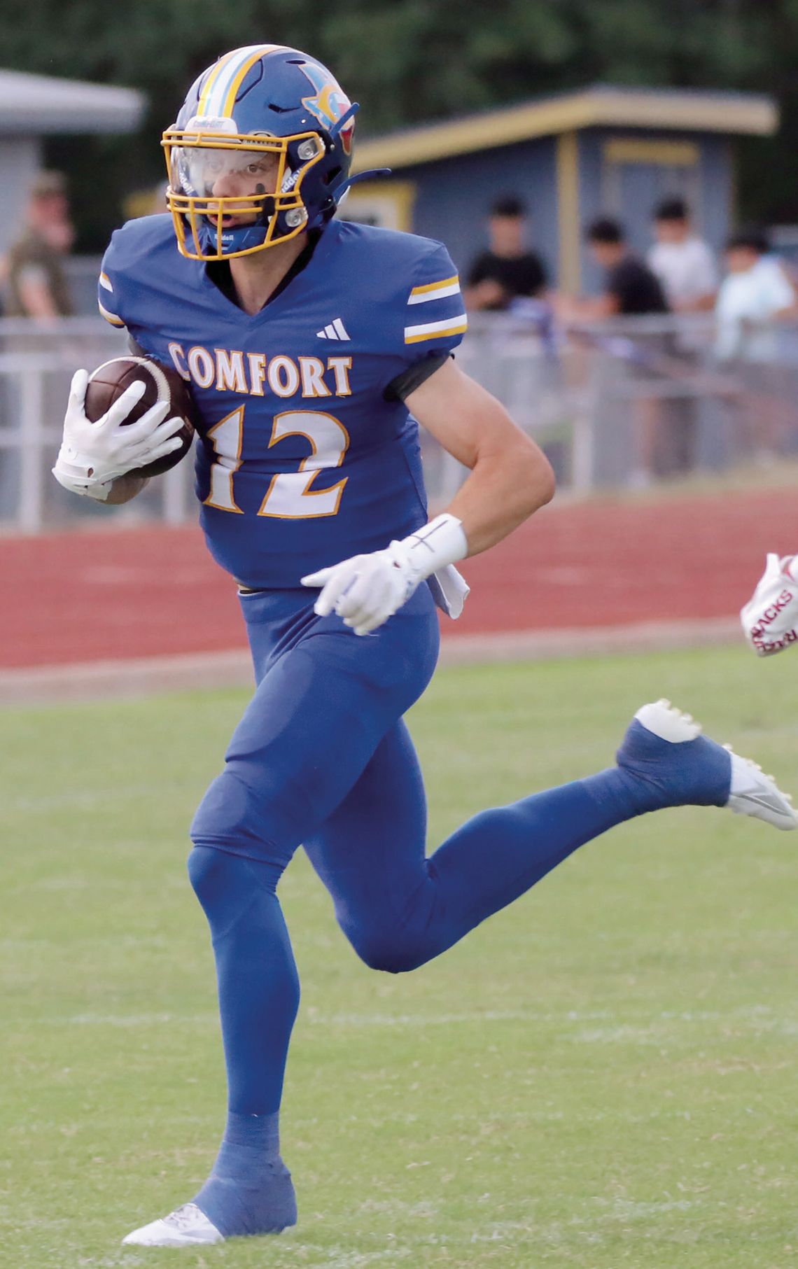Late TD lifts Bobcats past Dilley, 35-28