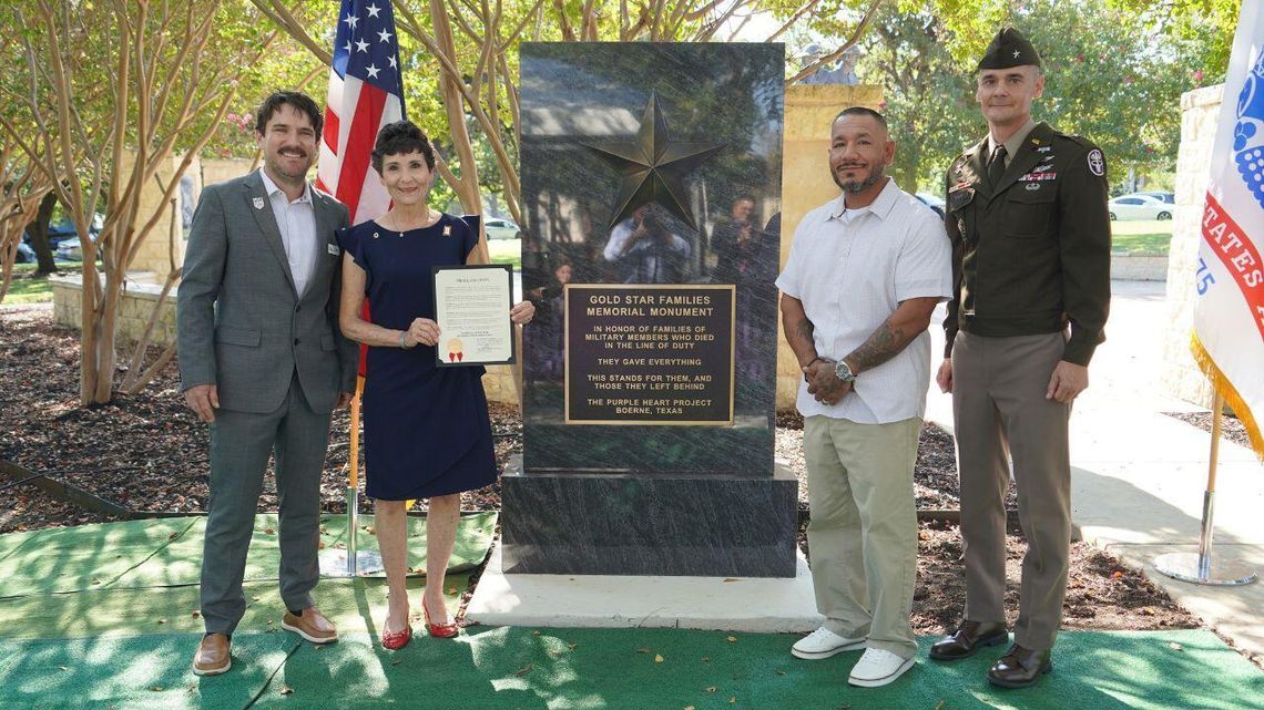 New monument pays tribute to Gold Star families New monument pays tribute to Gold Star families