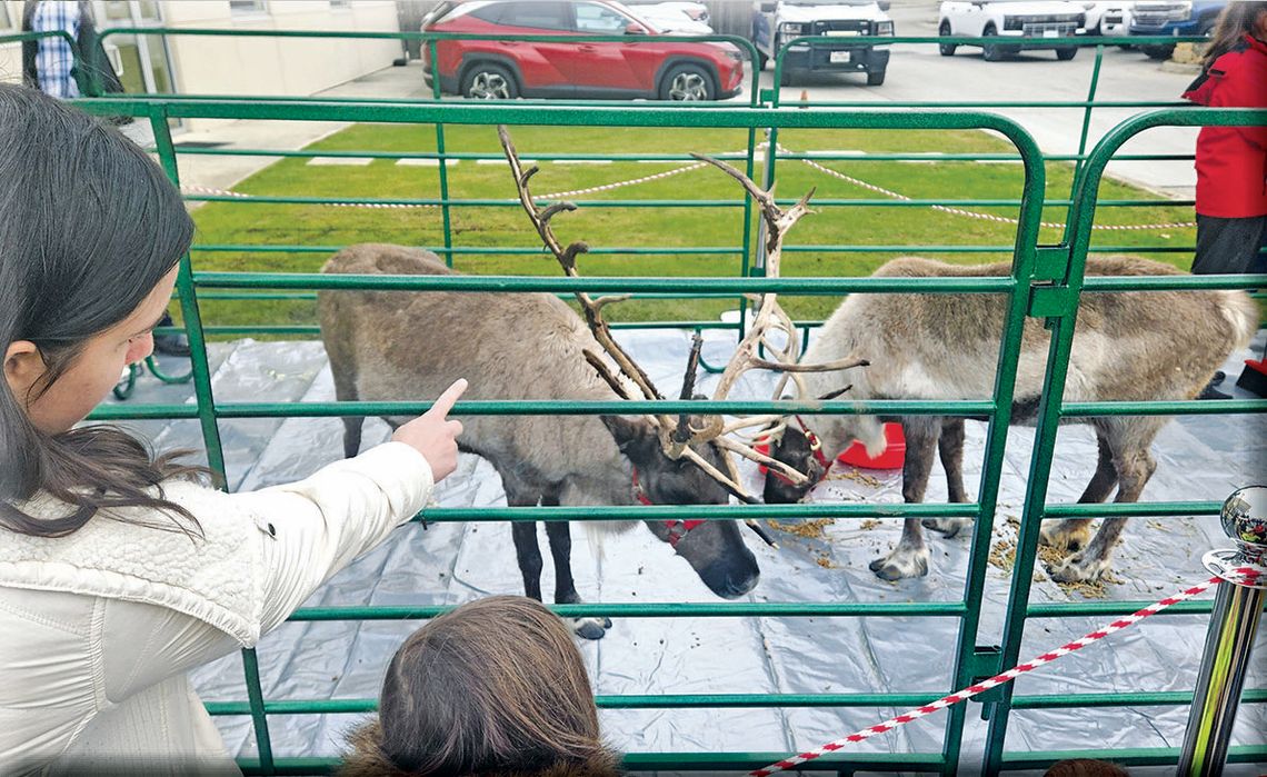 Santa, reindeer make a pit stop at Infiniti Santa, reindeer make a pit stop at Infiniti