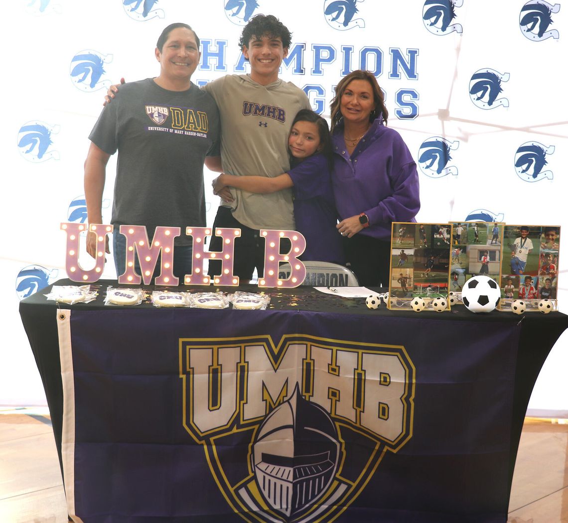 Sotello signs with Mary Hardin-Baylor