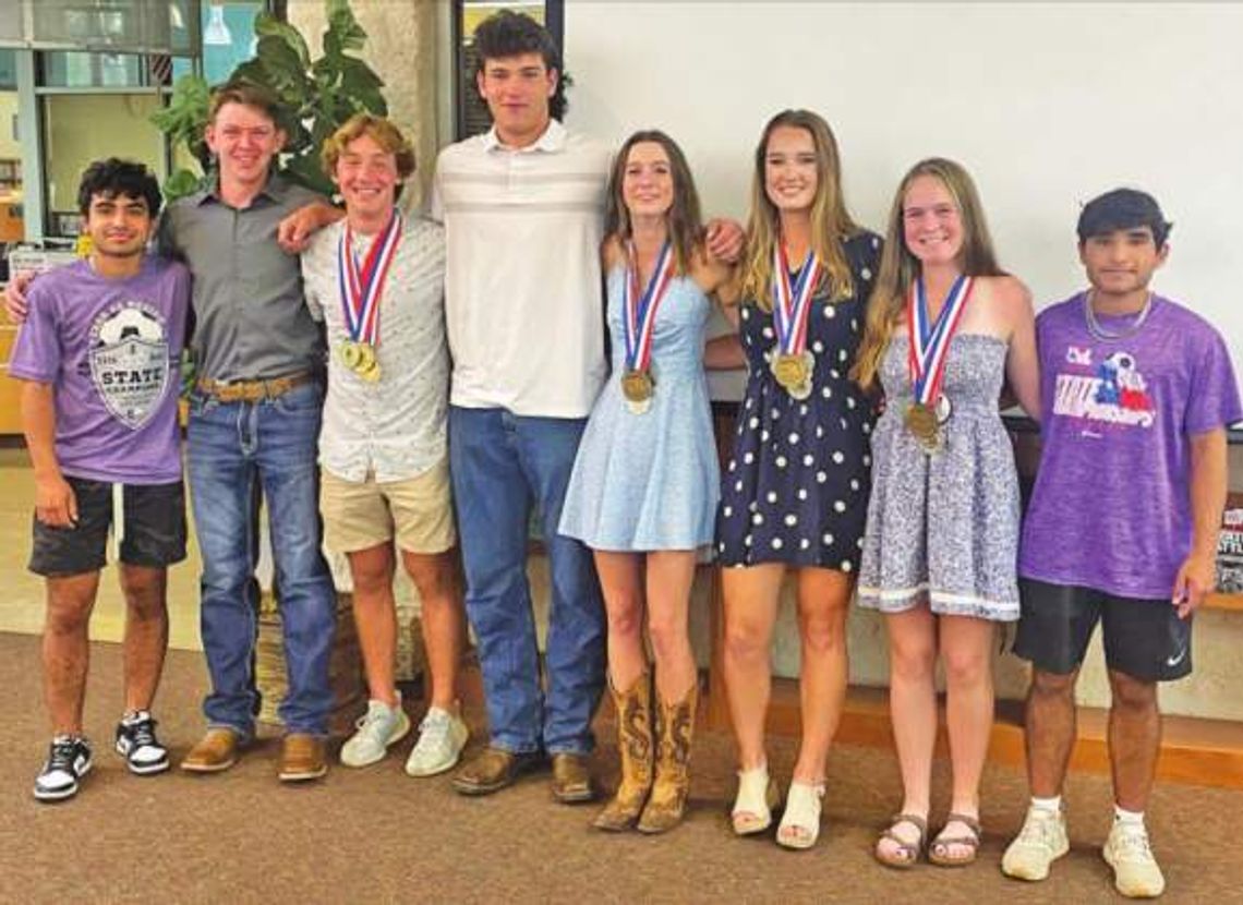 Tennis players earn postseason awards