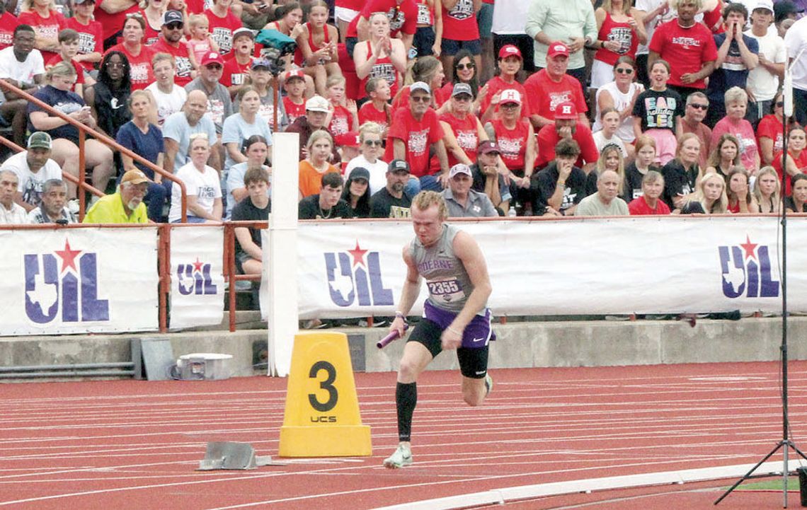 Two Boerne boys relay teams race at state