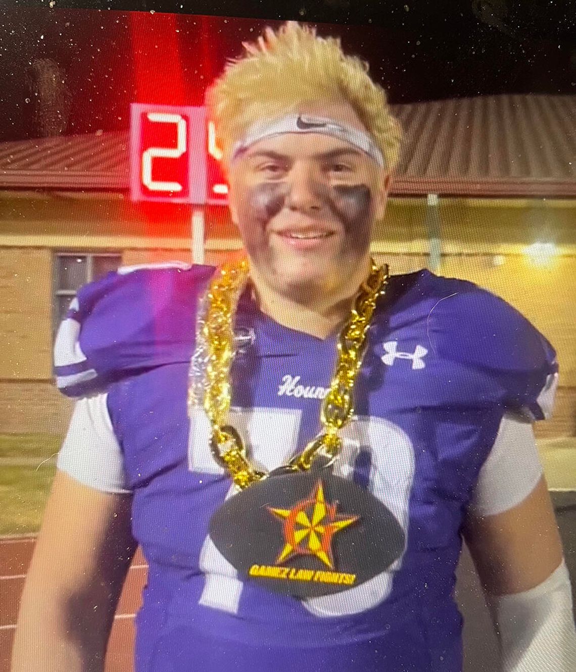 Waters lives offensive lineman’s dream by scoring on a trick play