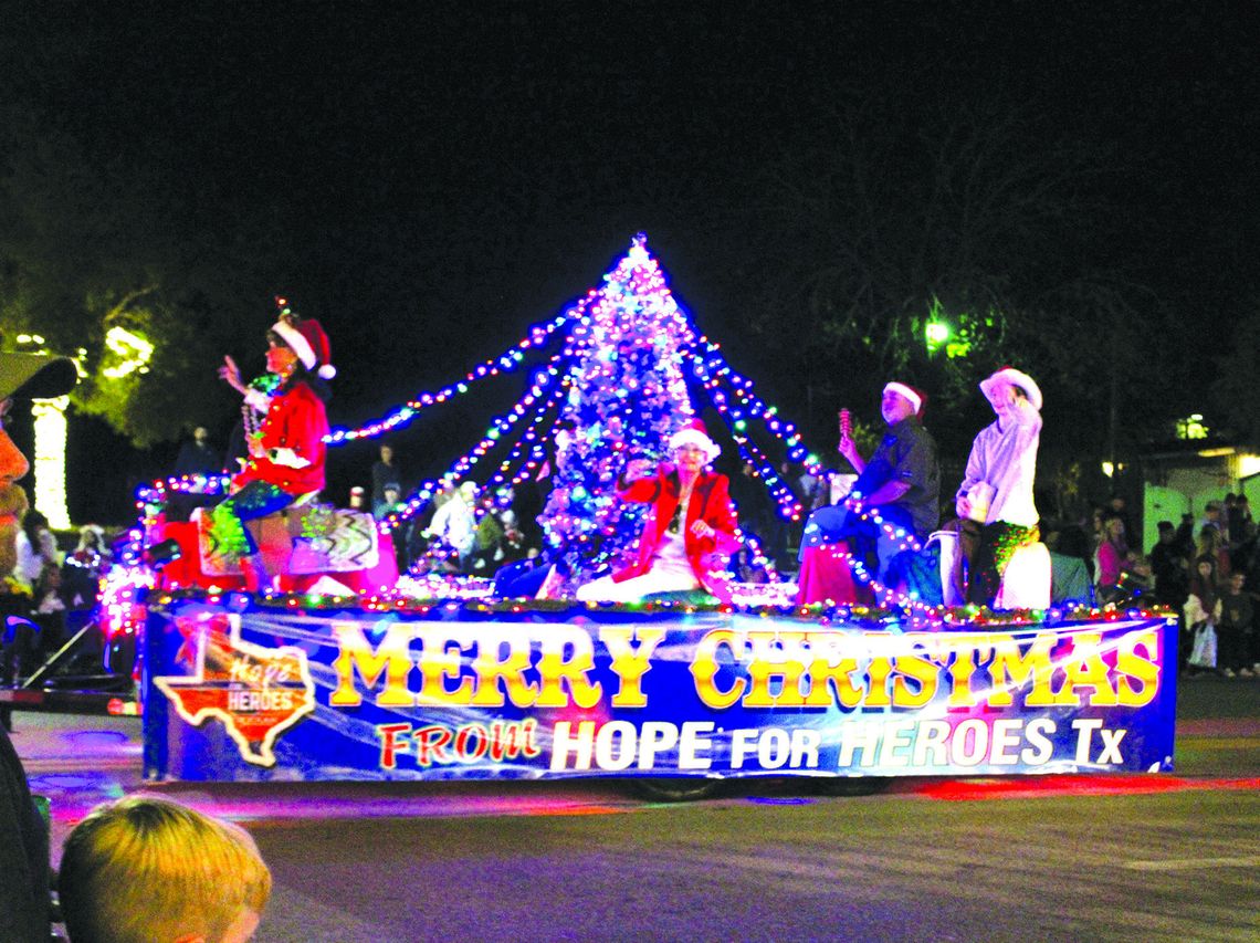 Weihnachts Parade rolls through Boerne