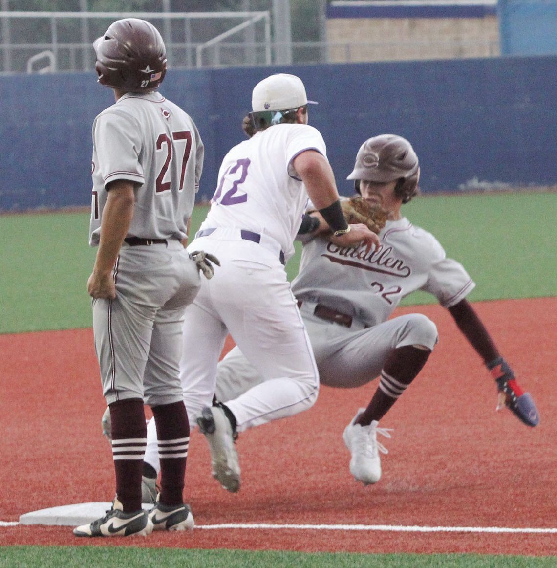 Wildcats take Game 1 from Greyhounds in regional finals