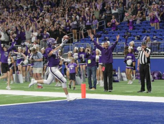 Boerne High’s Houston Hendrix (14) celebrates as he heads into the end zone on a touchdown pass from Jaxon Baize during the second quarter of Friday’s game state semifinals contest in the Alamodome. The Greyhounds rolled over the Bulldogs, 35-0. </br> Star photo by Russell Hawkins