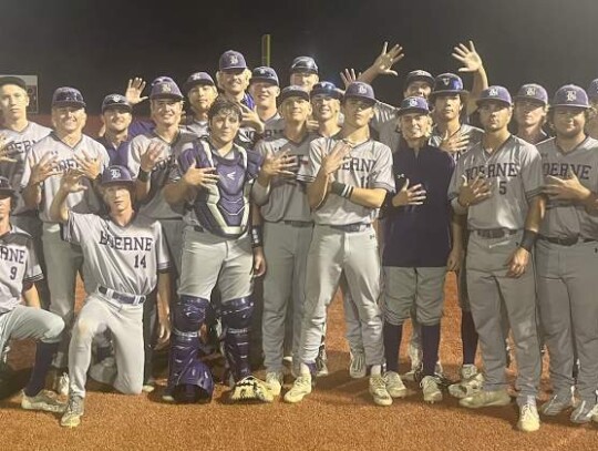 Boerne’s baseball team is holding up five fingers to symbolize advancing to the fifth round of the 4A playoffs after the Greyhounds defeated Robstown last week in Jourdanton. </br> Star photo by Kerry Barboza