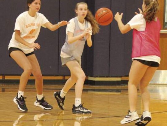 It’s the shirts against the pinnies during one of the many drills they went through at the camp.